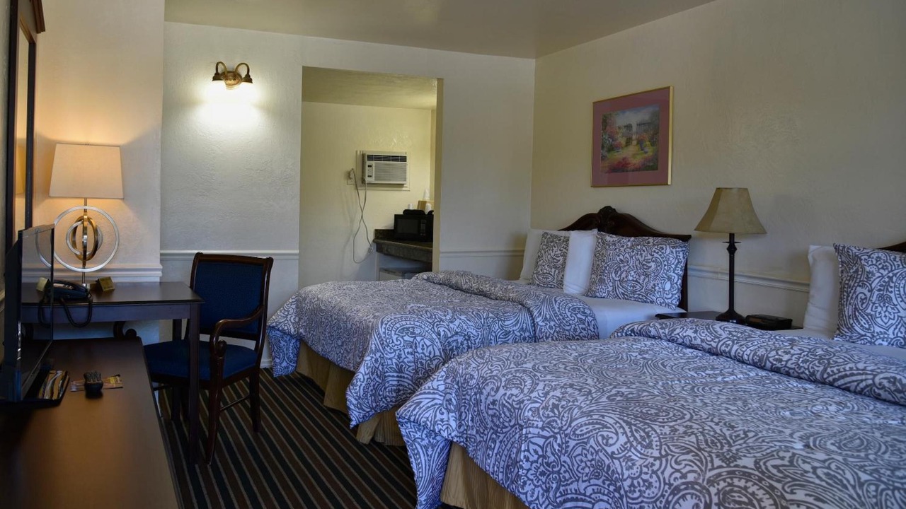 Photo of Bedroom in Munras Avenue