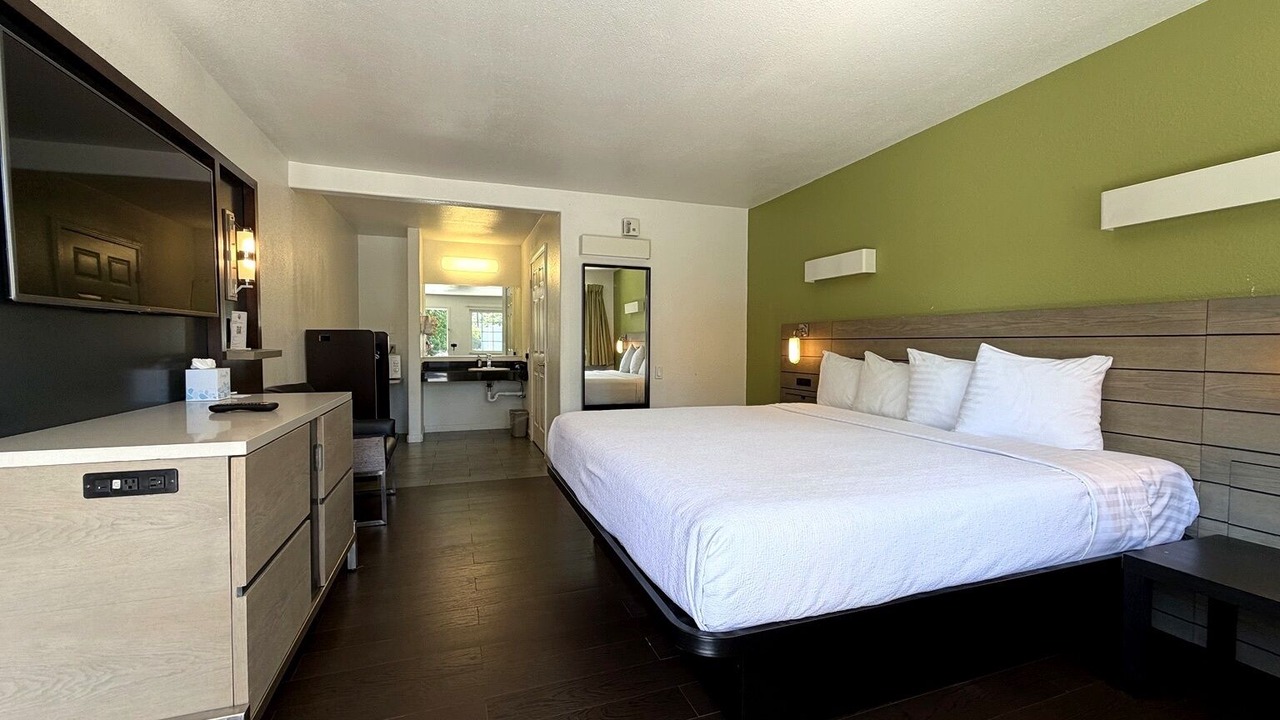 Photo of Bedroom in Munras Avenue