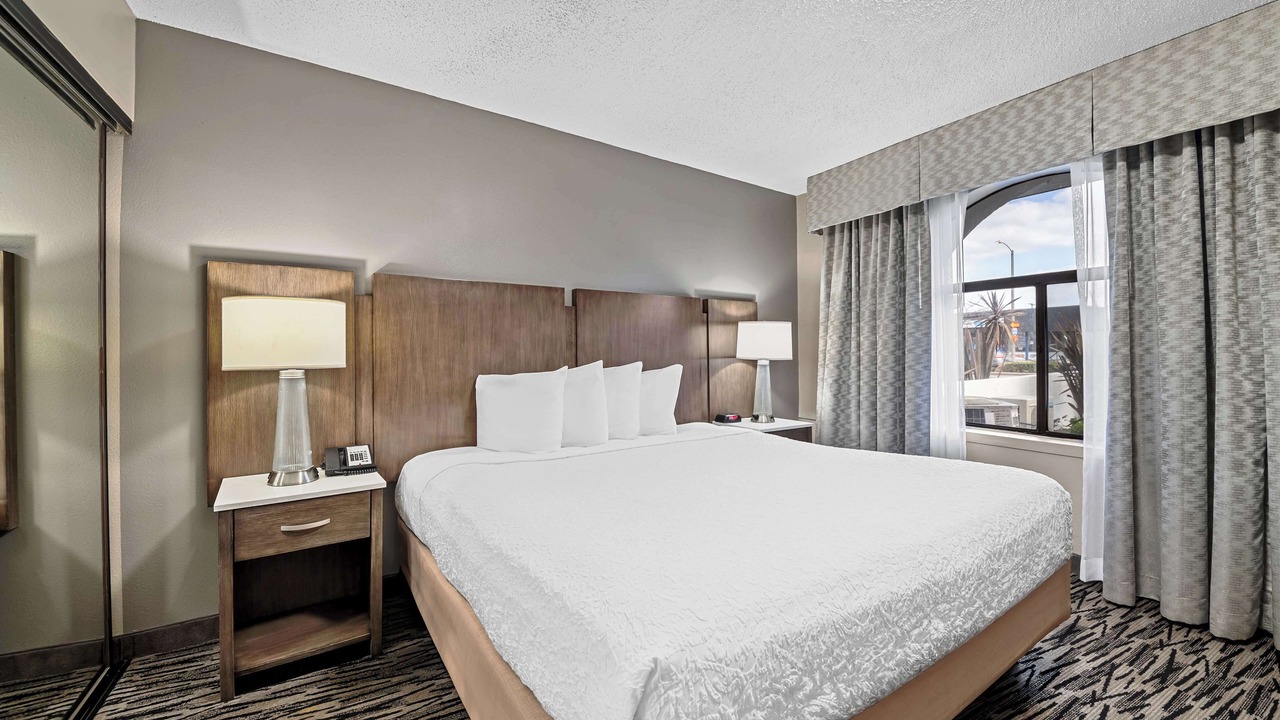 Photo of Bedroom in Los Alamitos