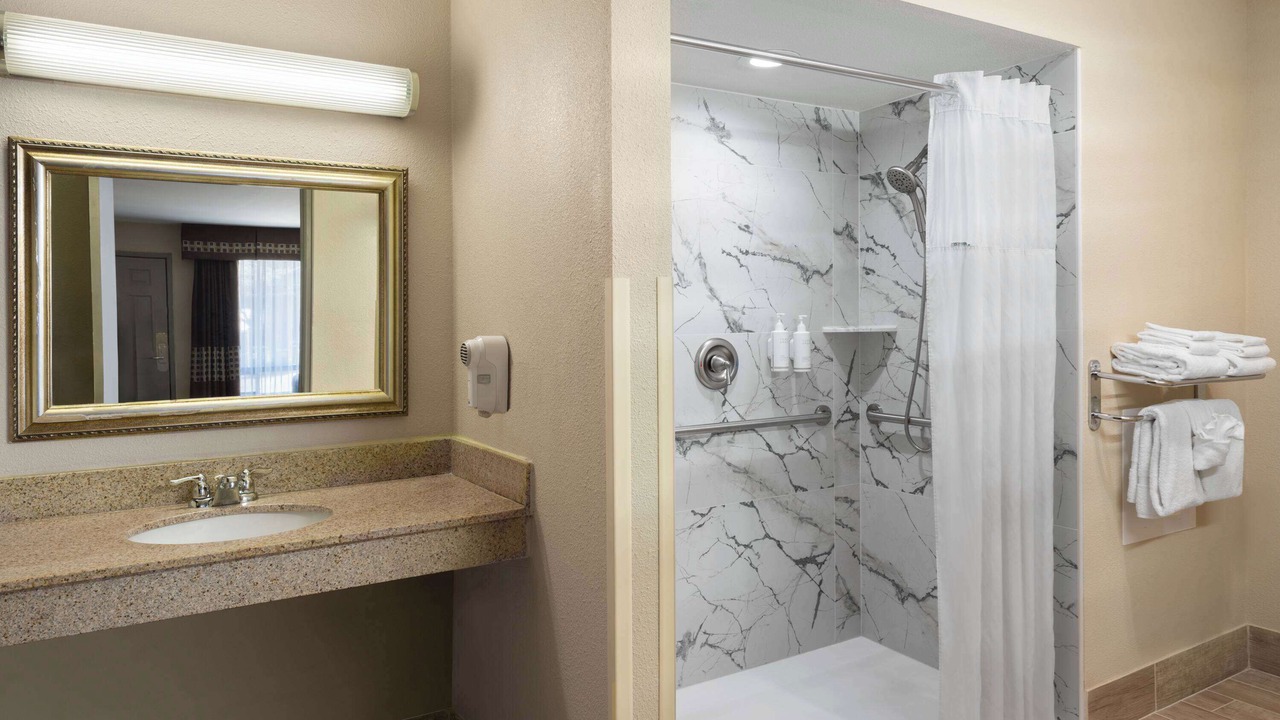 Photo of Bathroom in Klamath Falls