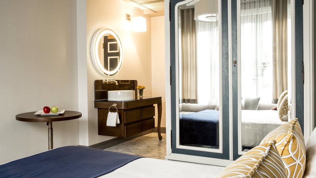 Photo of Bedroom in Theater District