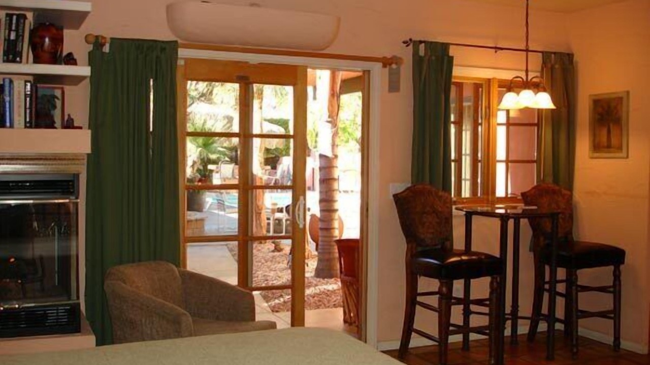 Photo of Livingroom in Historic Tennis Club