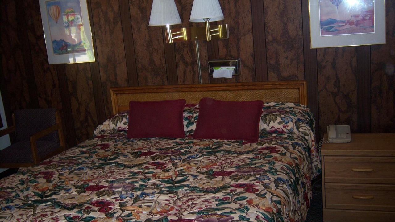 Photo of Bedroom in Shasta Lake