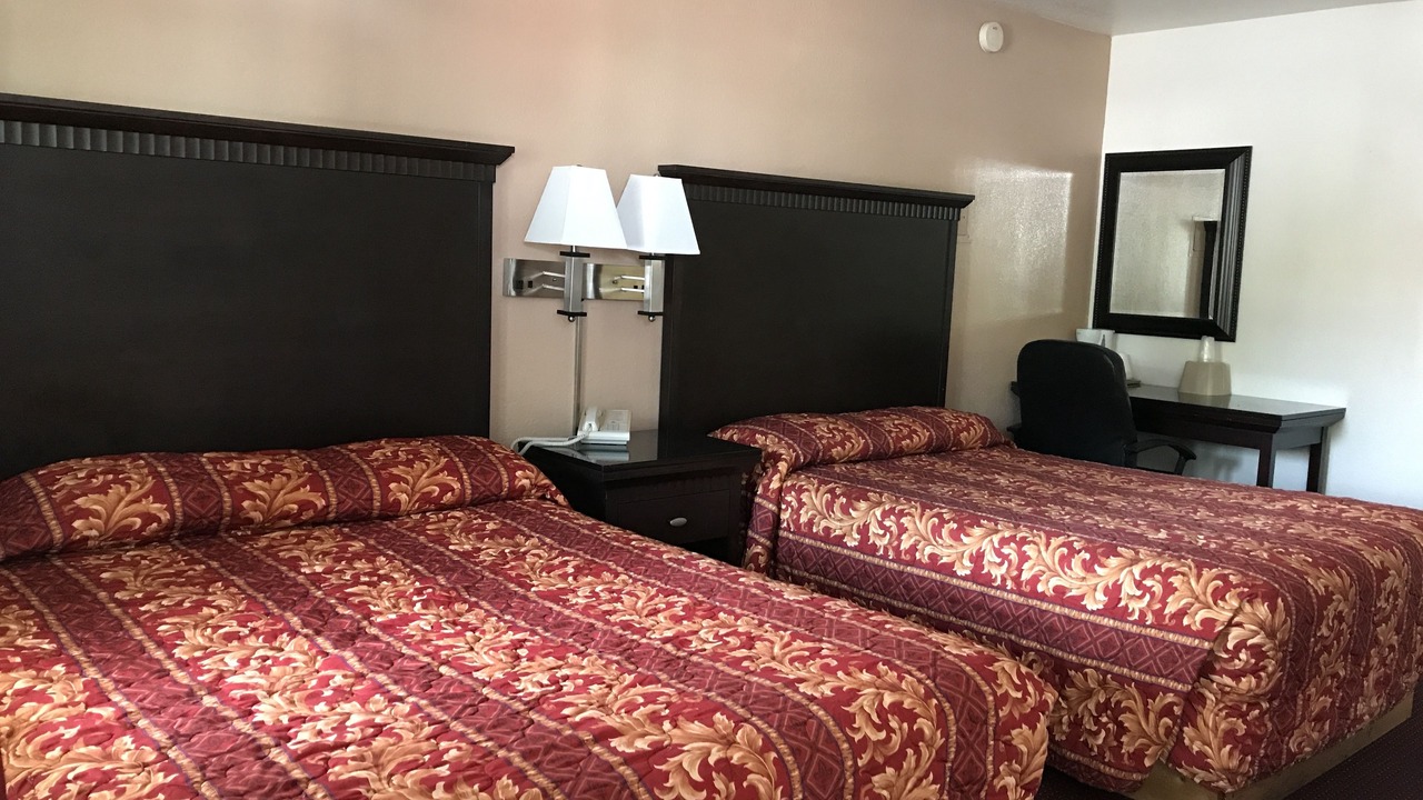 Photo of Bedroom in Weed