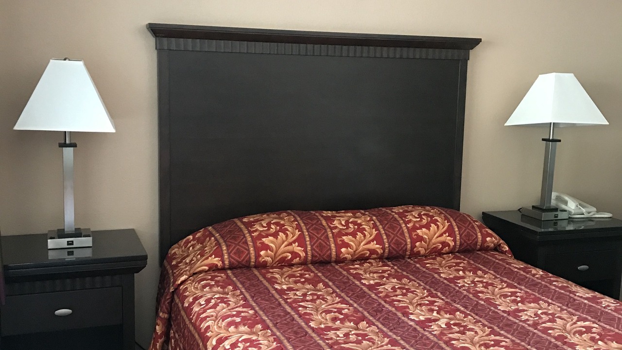 Photo of Bedroom in Weed