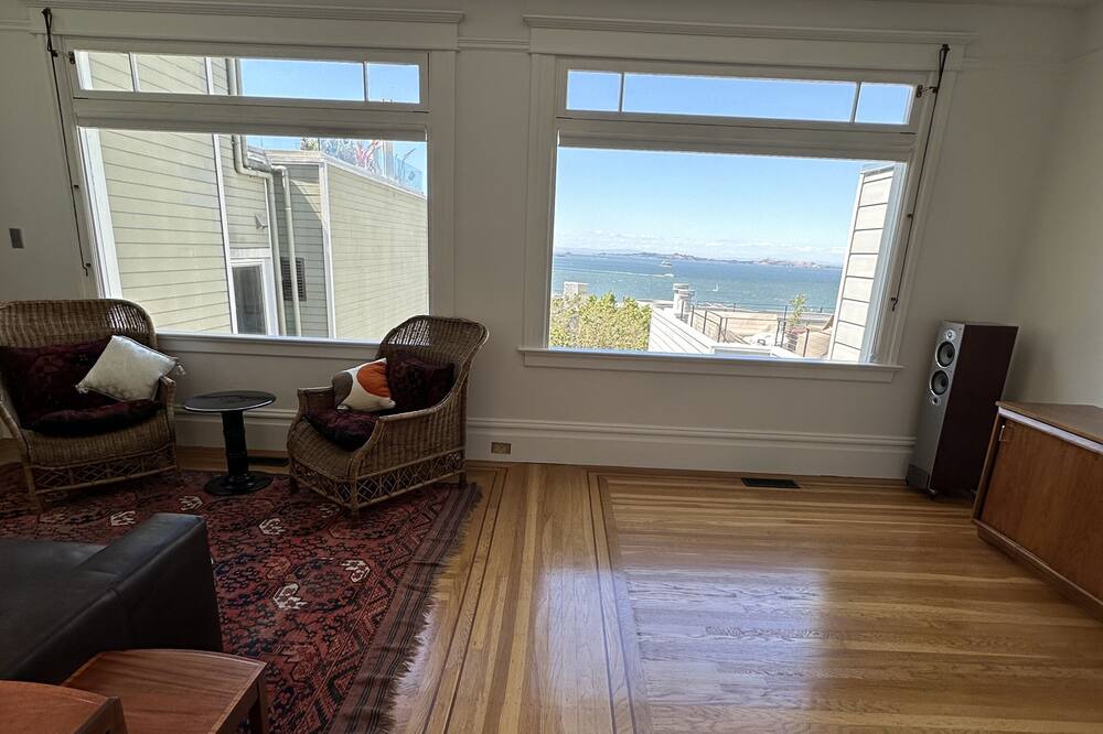 Photo of Livingroom in North Beach