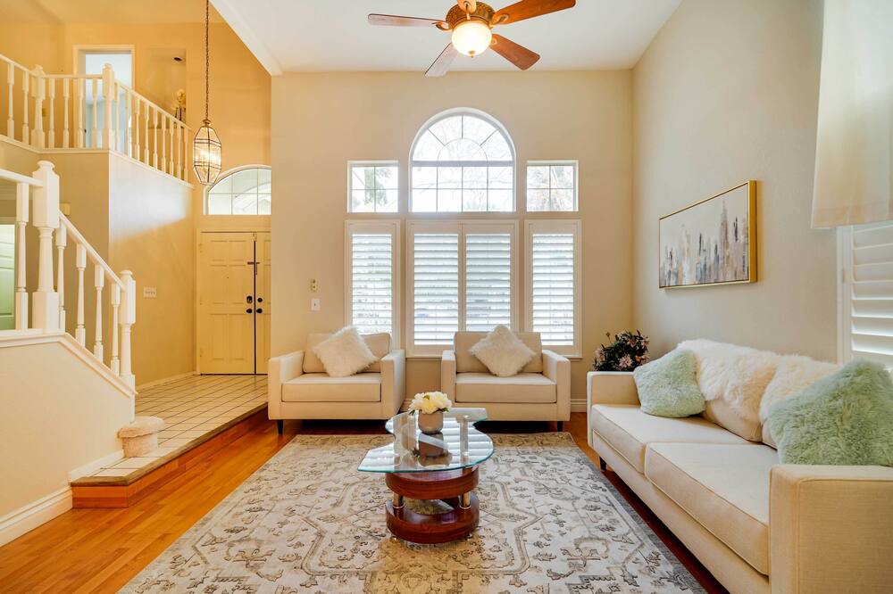 Photo of Livingroom in Tracy