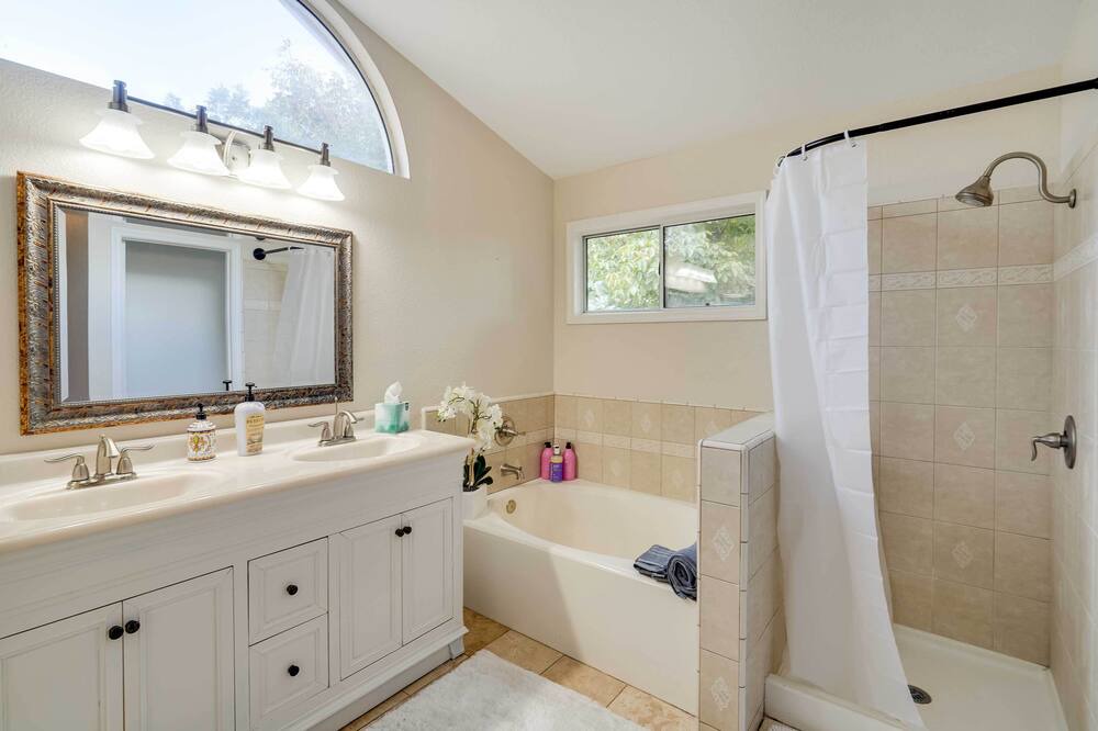Photo of Bathroom in Tracy