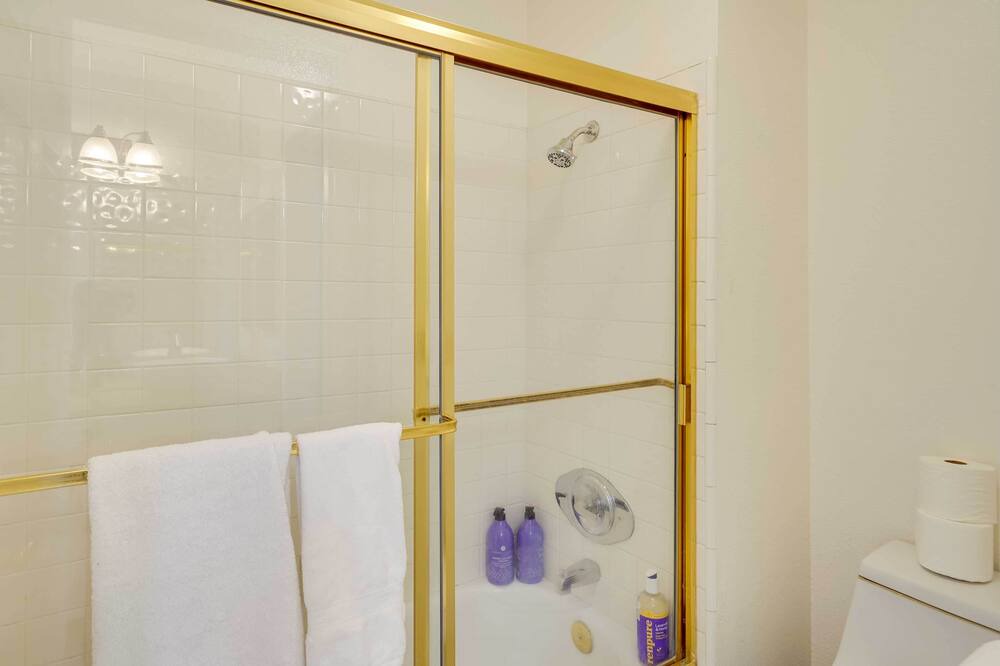 Photo of Bathroom in Tracy