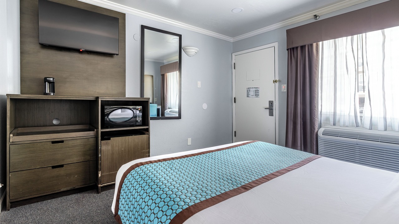Photo of Bedroom in Hayes Valley