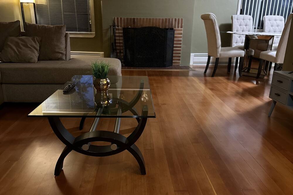 Photo of Livingroom in Hillsboro