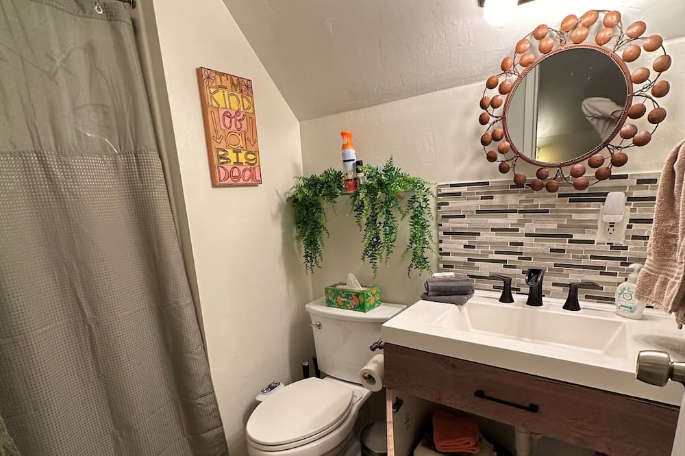 Photo of Bathroom in Bijou Park