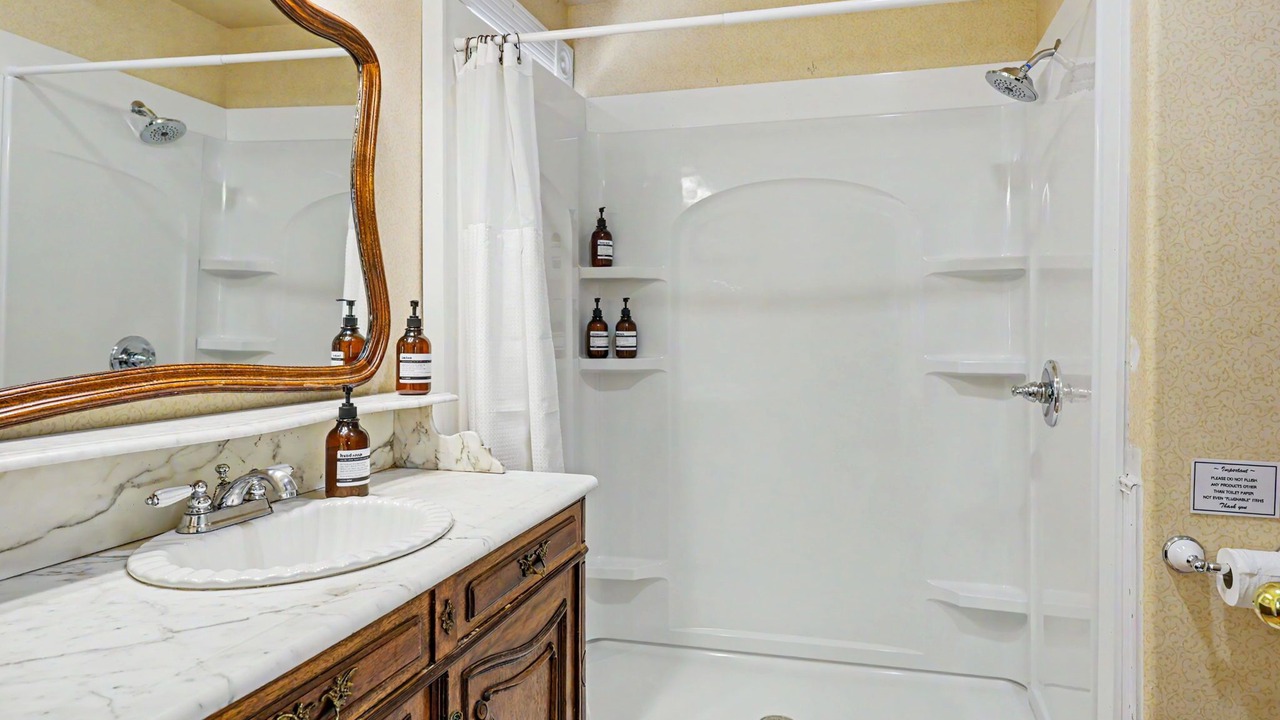 Photo of Bathroom in Siskiyou-Hargadine Historic District