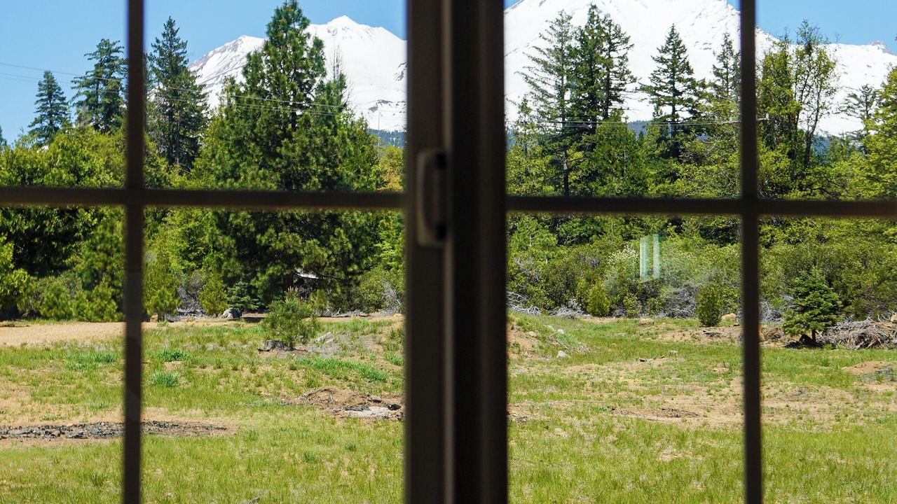 Photo of Bedroom in Mount Shasta