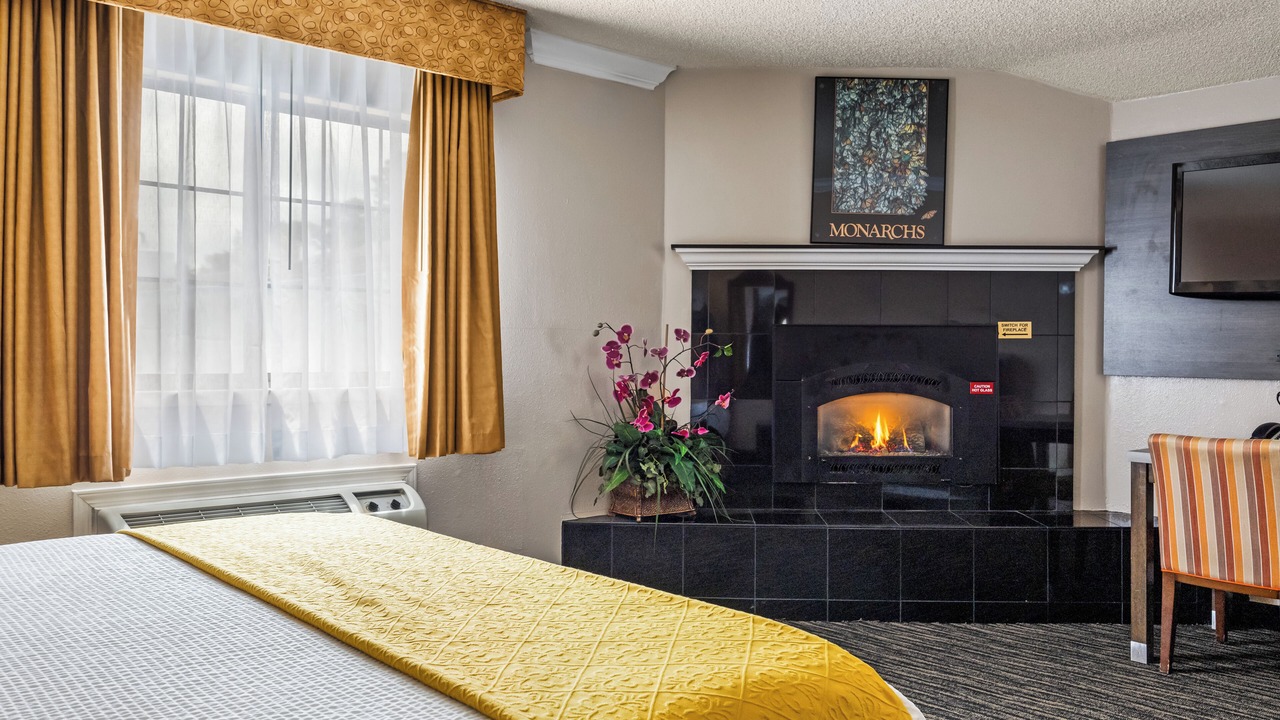 Photo of Livingroom in Munras Avenue