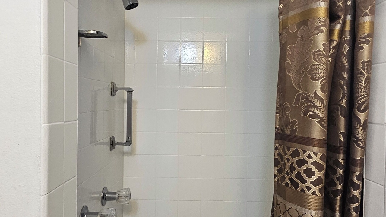 Photo of Bathroom in Dunsmuir