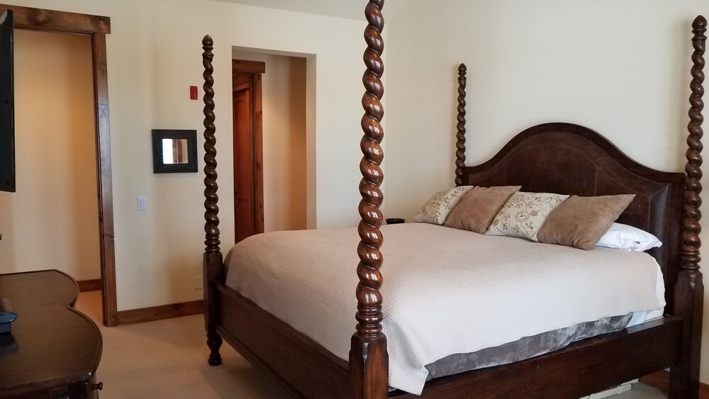 Photo of Bedroom in Mammoth Lakes