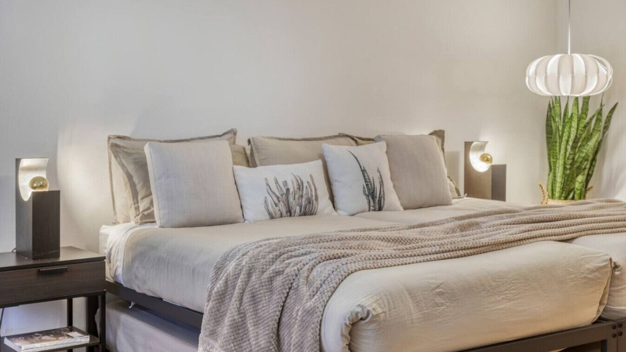 Photo of Bedroom in Amazon