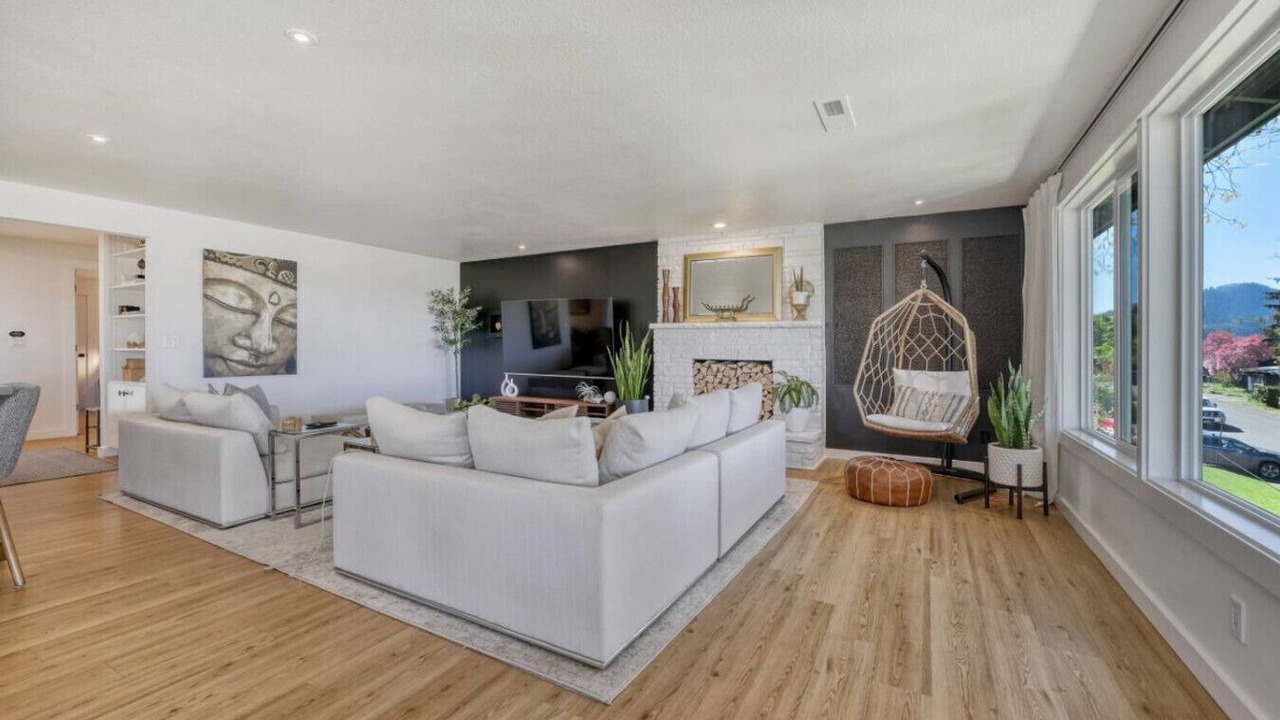 Photo of Livingroom in Amazon