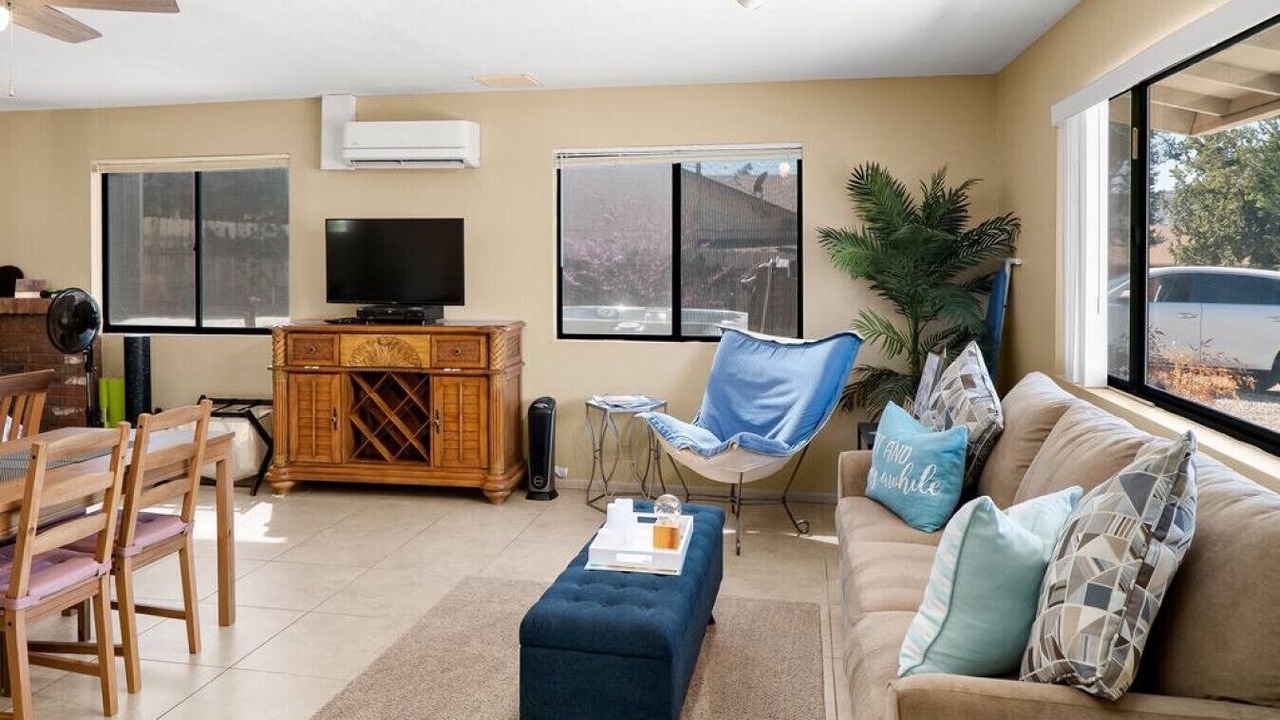 Photo of Livingroom in Oak Creek