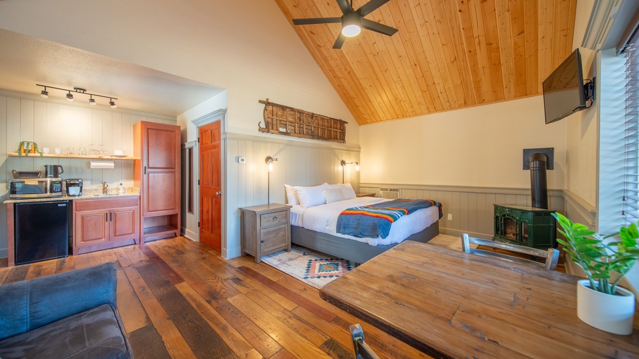 Photo of Bedroom in McCloud
