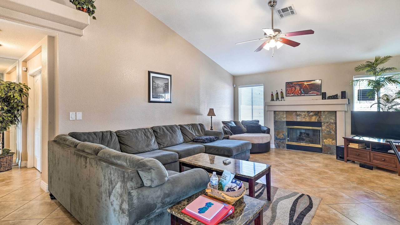 Photo of Livingroom in Green Valley North