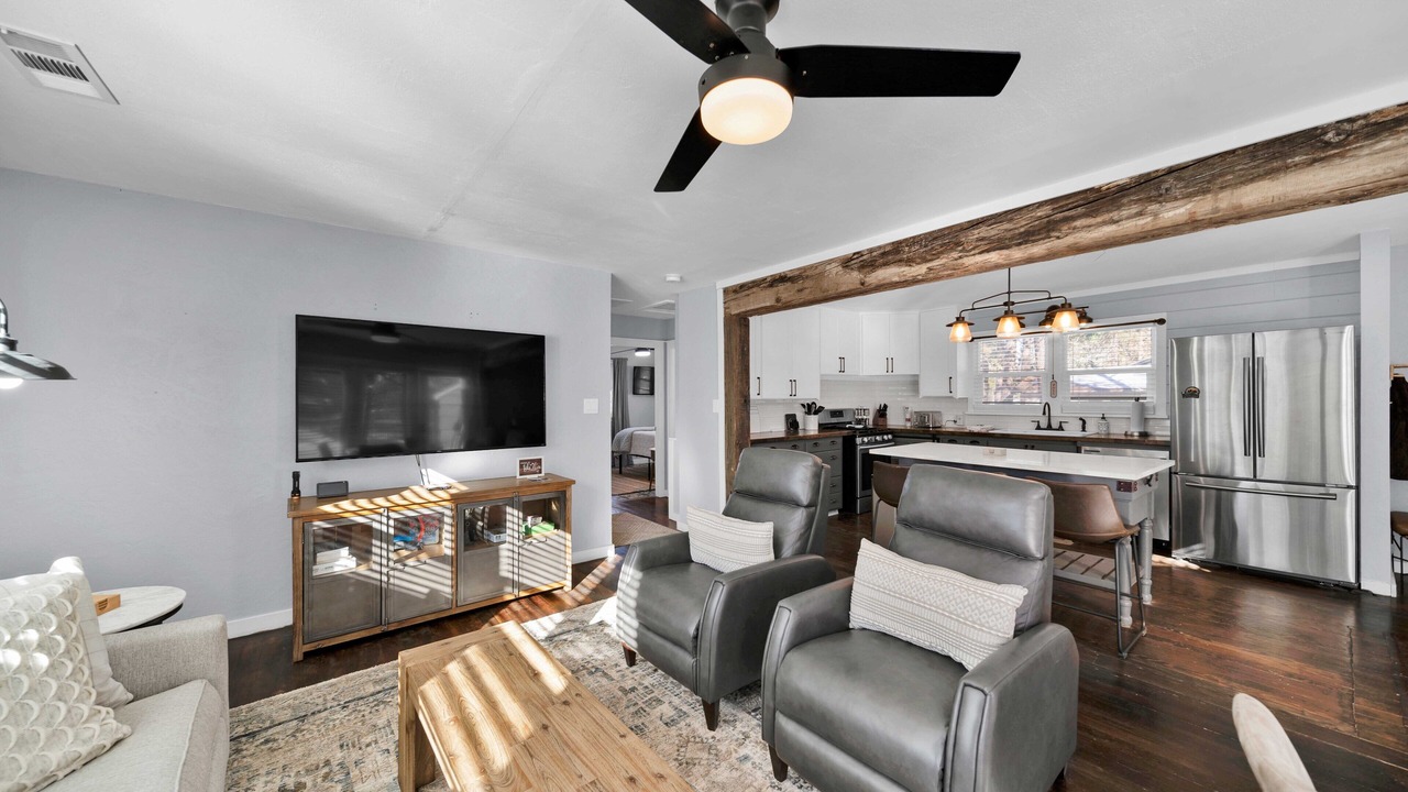 Photo of Livingroom in Burney