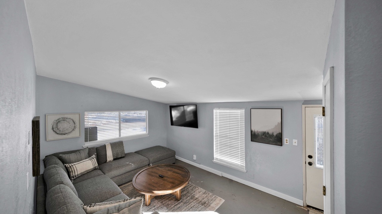 Photo of Livingroom in Burney