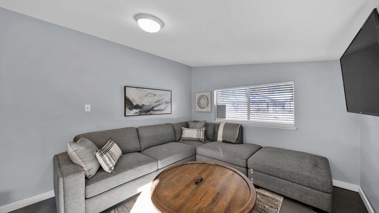 Photo of Livingroom in Burney