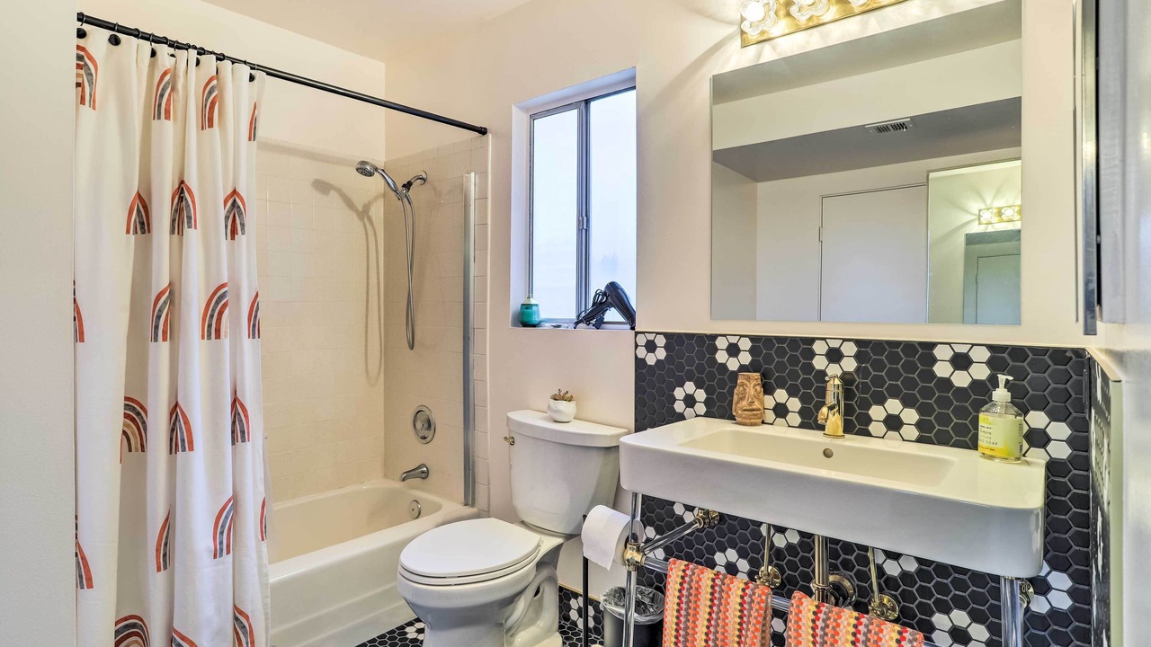 Photo of Bathroom in Araby