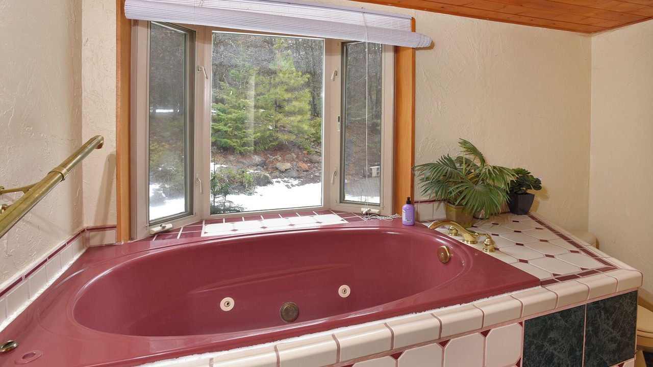 Photo of Bathroom in Weed