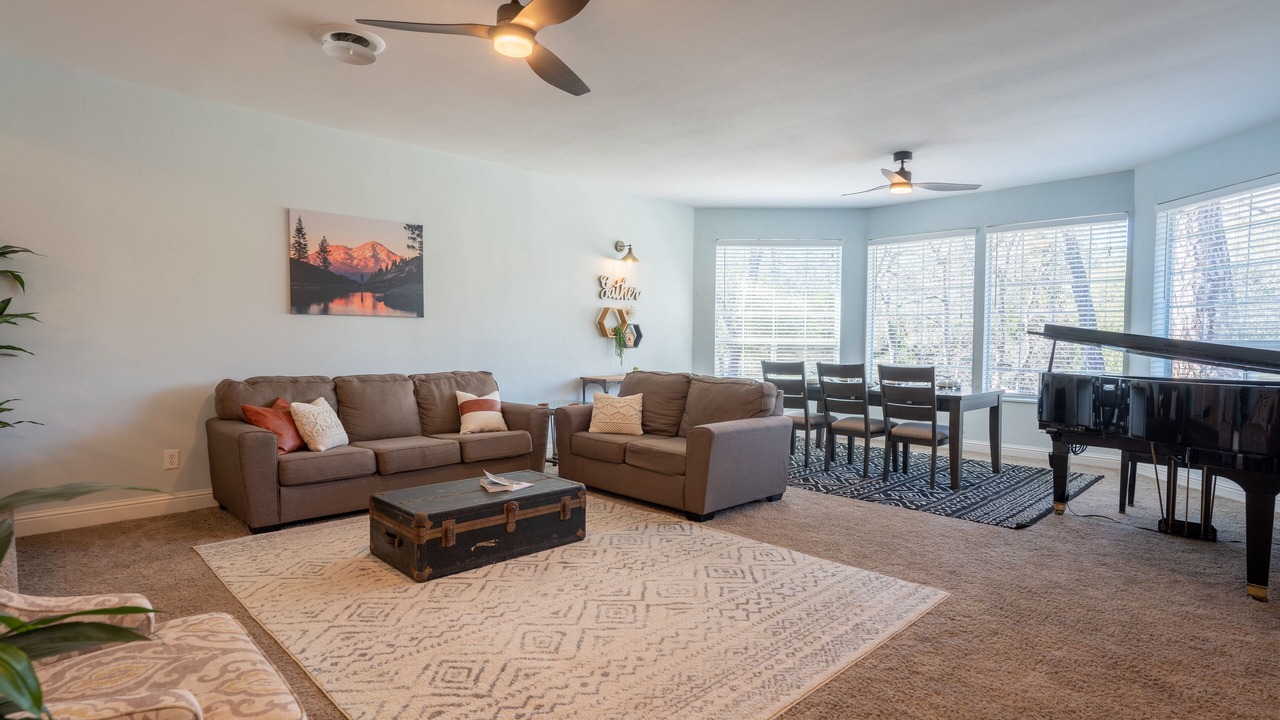 Photo of Livingroom in Shasta Lake