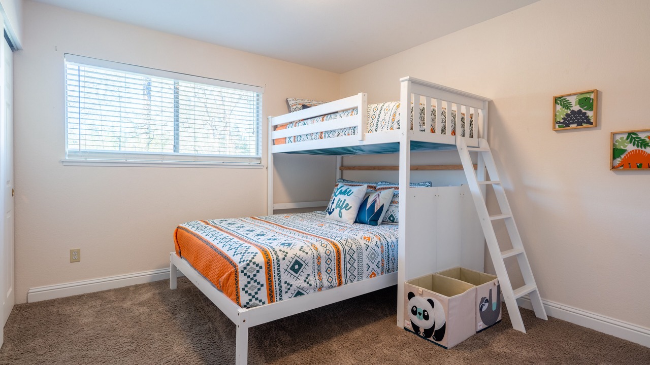 Photo of Bedroom in Shasta Lake