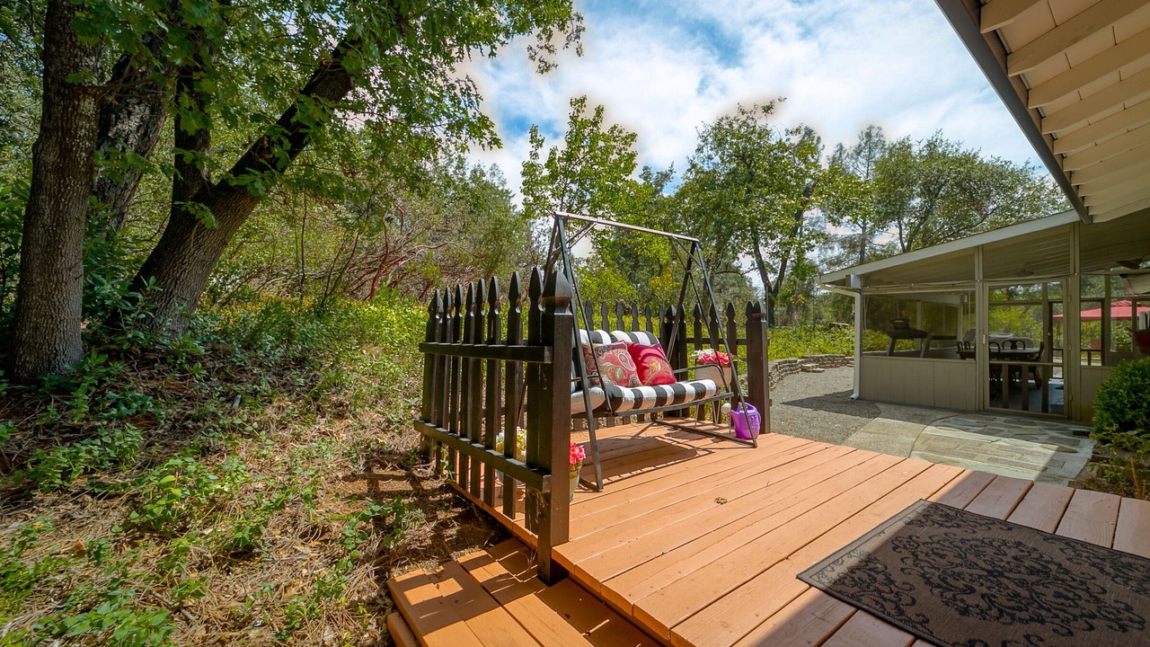Photo of Patio Balcony in Shasta Lake