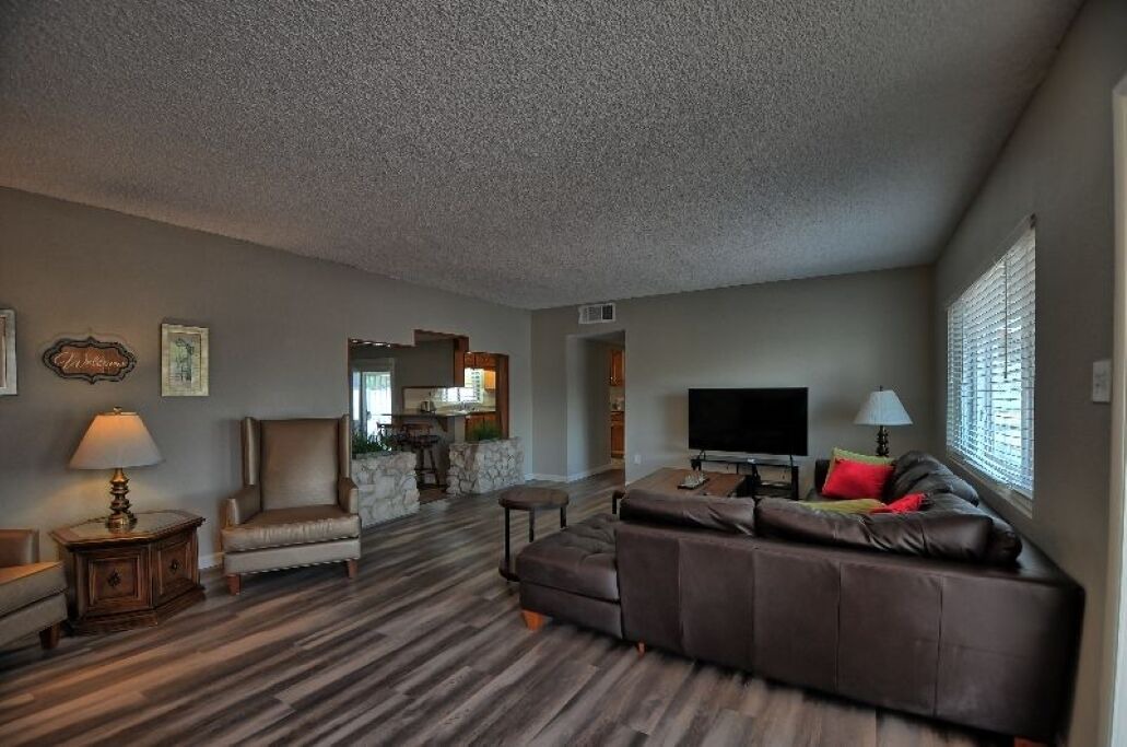 Photo of Livingroom in Townsite
