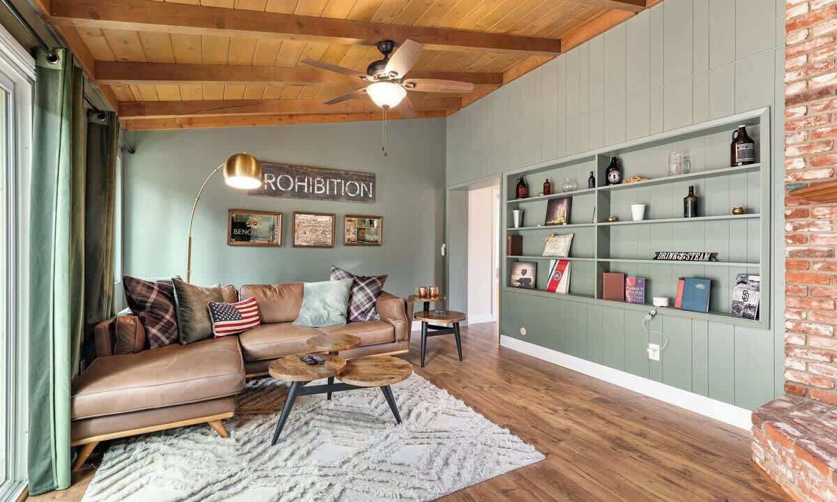 Photo of Livingroom in La Mesa