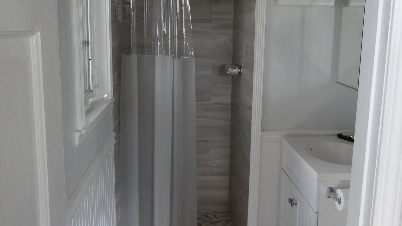 Photo of Bathroom in Tennyson - Alquire