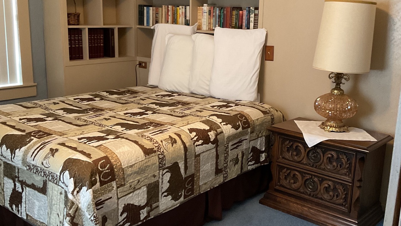 Photo of Bedroom in Seligman