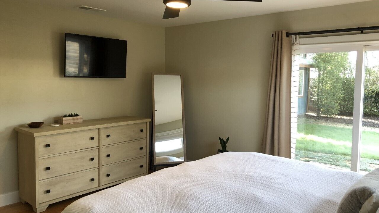 Photo of Bedroom in Baywood Park