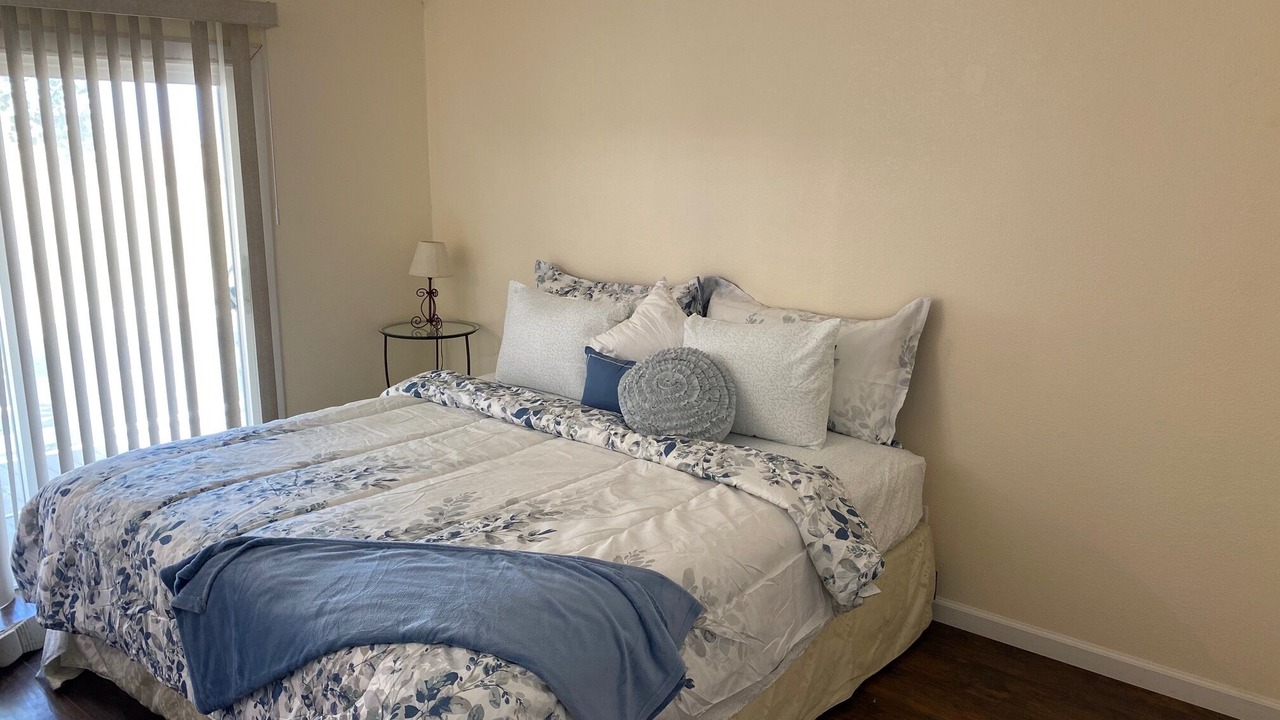 Photo of Bedroom in Olancha