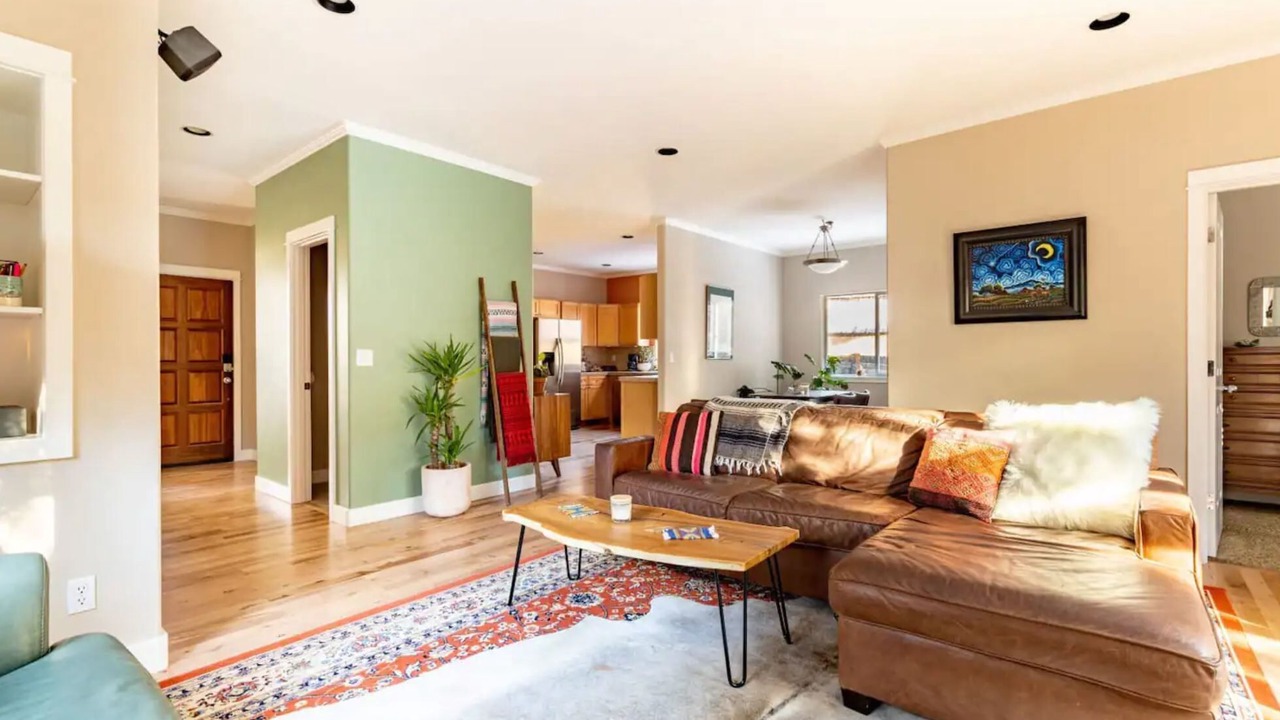 Photo of Livingroom in Old Farm District