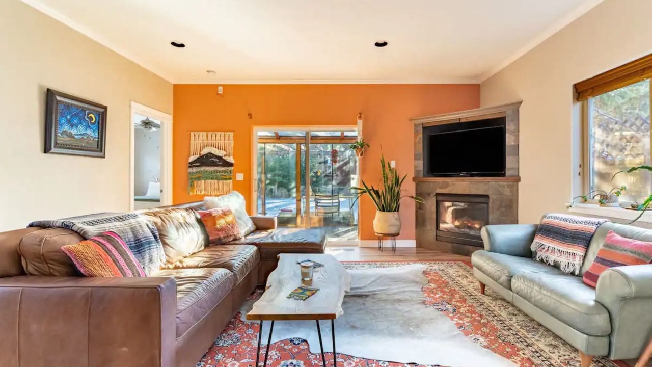 Photo of Livingroom in Old Farm District