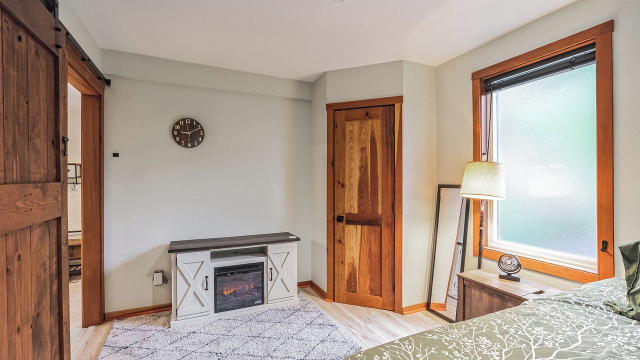 Photo of Bedroom in Guerneville