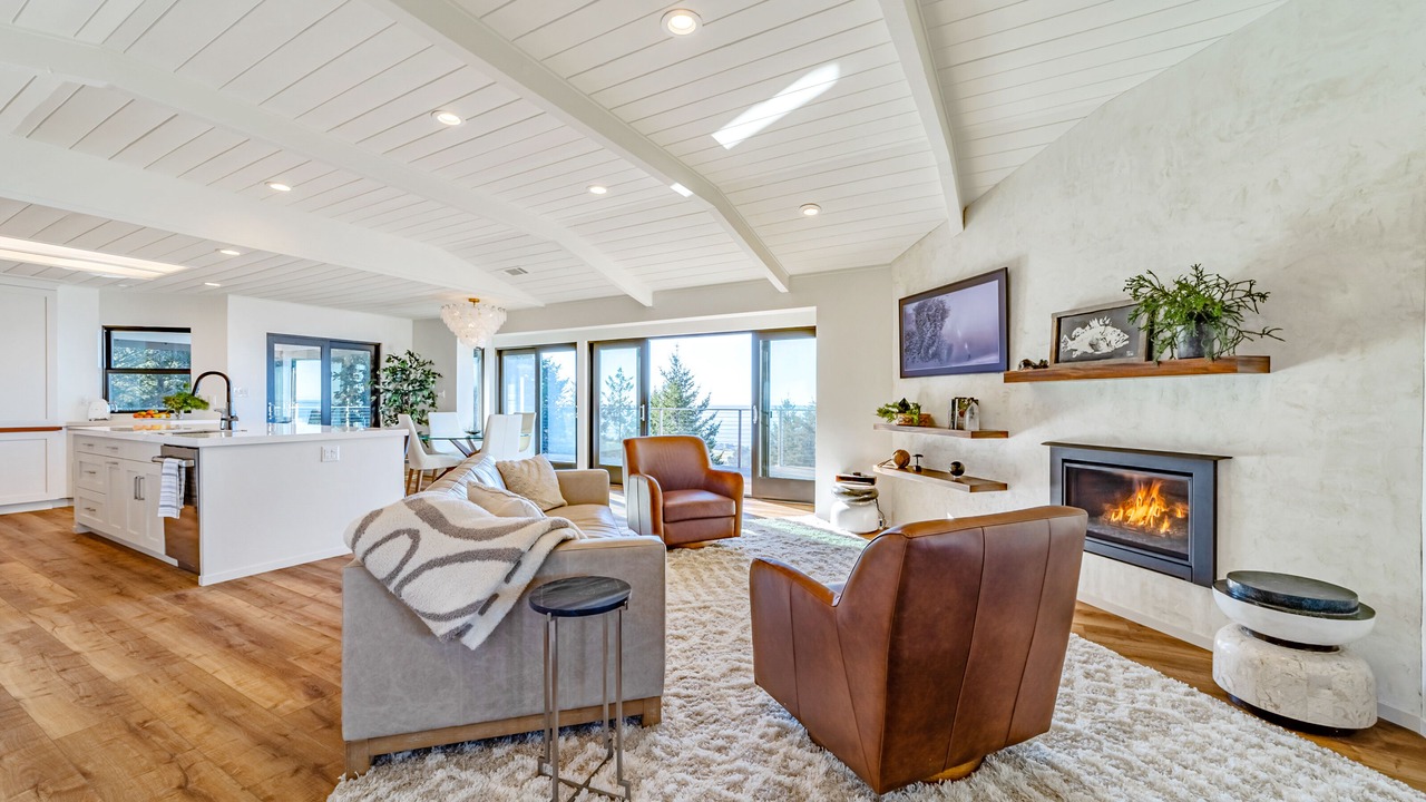 Photo of Livingroom in Shelter Cove