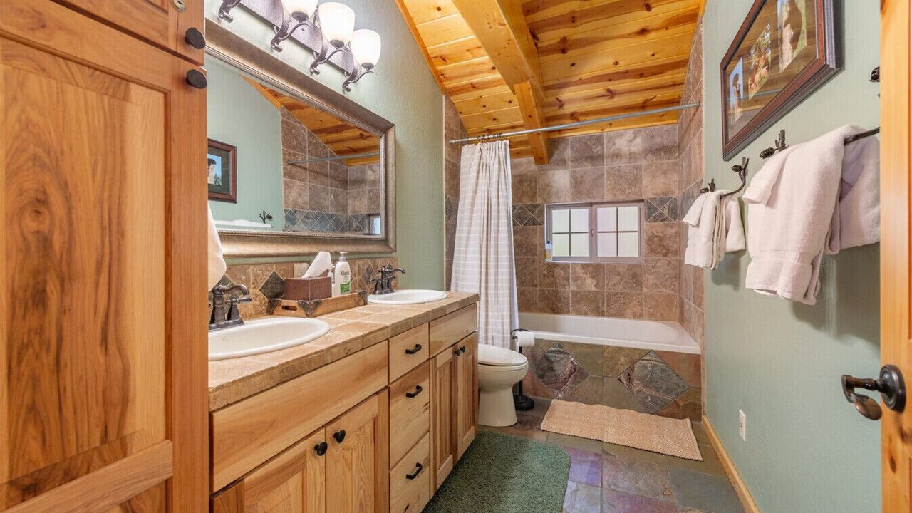 Photo of Bathroom in Sunnyside