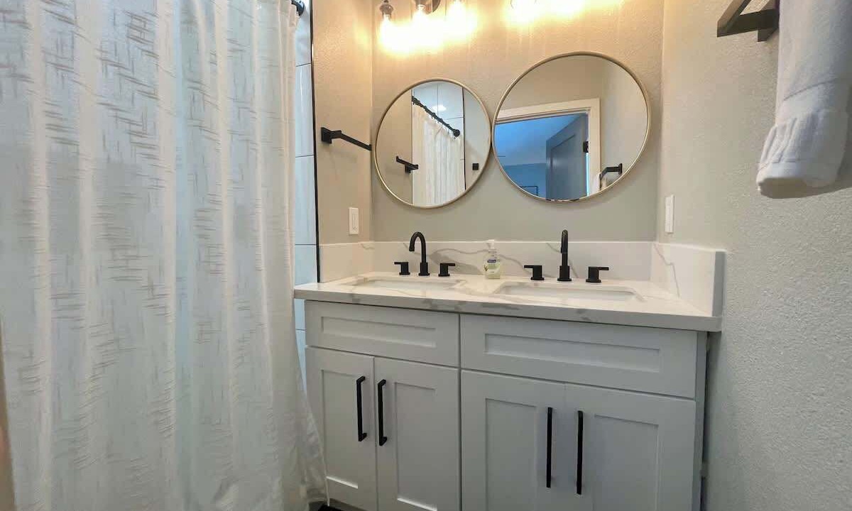 Photo of Bathroom in Vista