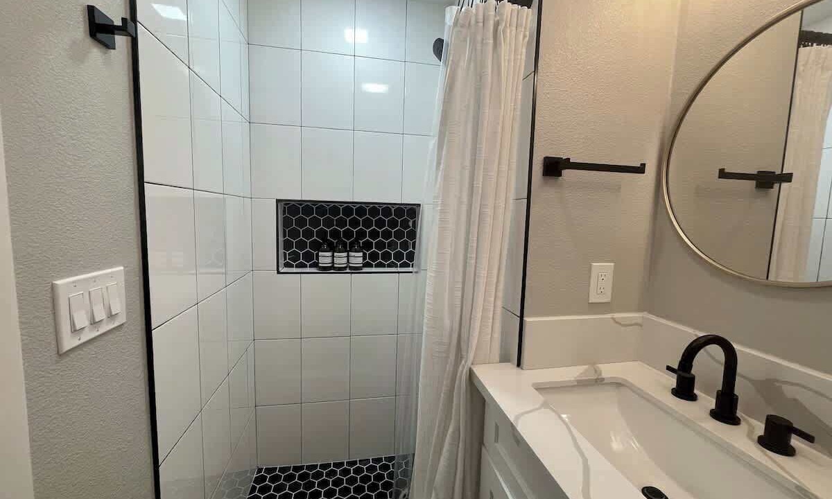 Photo of Bathroom in Vista
