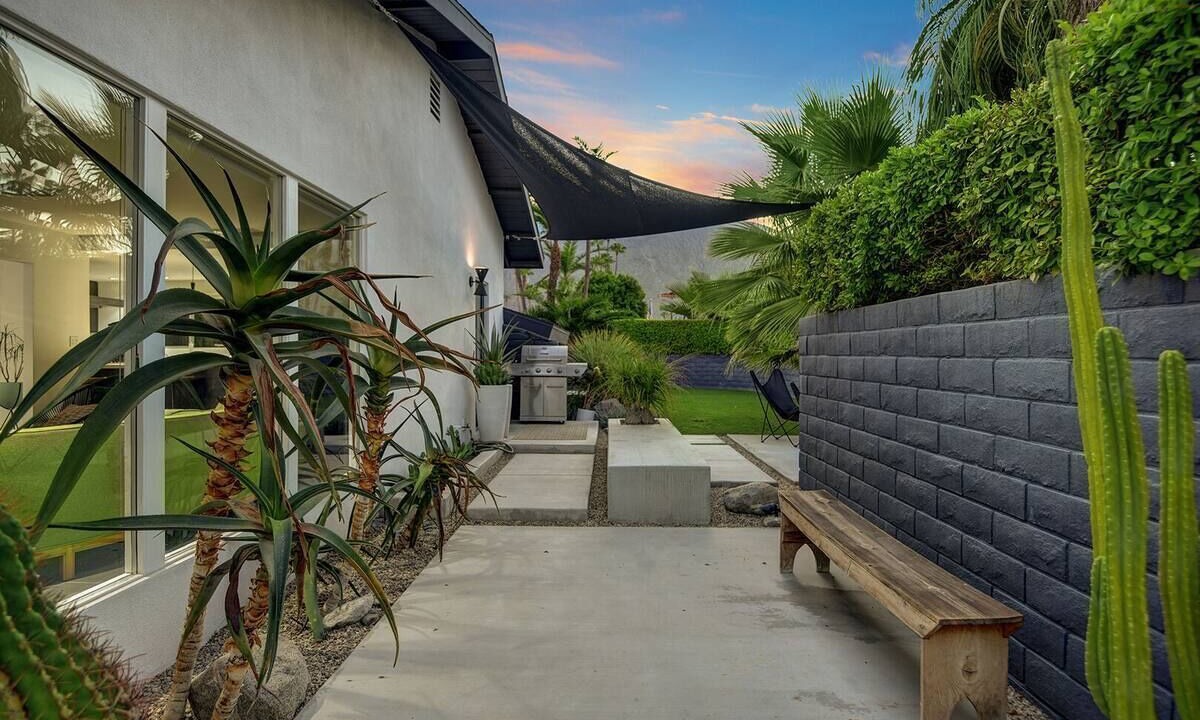 Photo of Patio Balcony in Deep Well Ranch