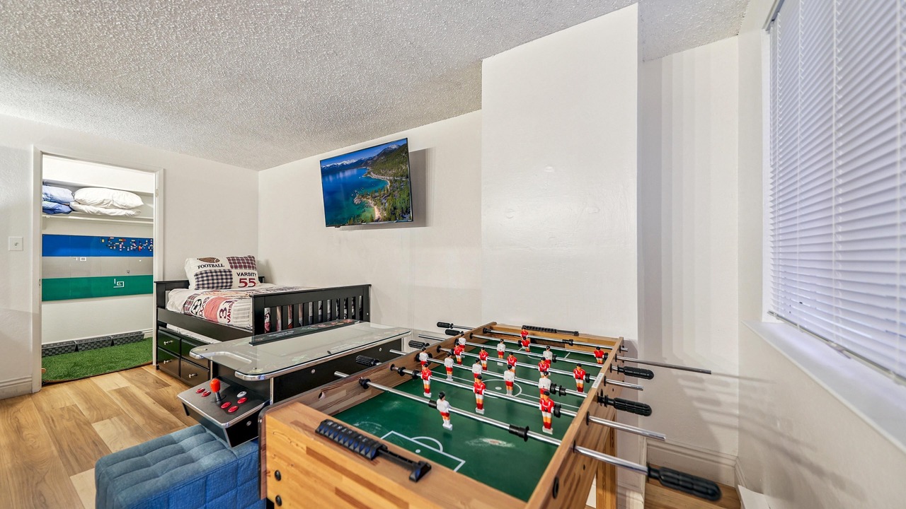 Photo of Bedroom in Country Club Estates