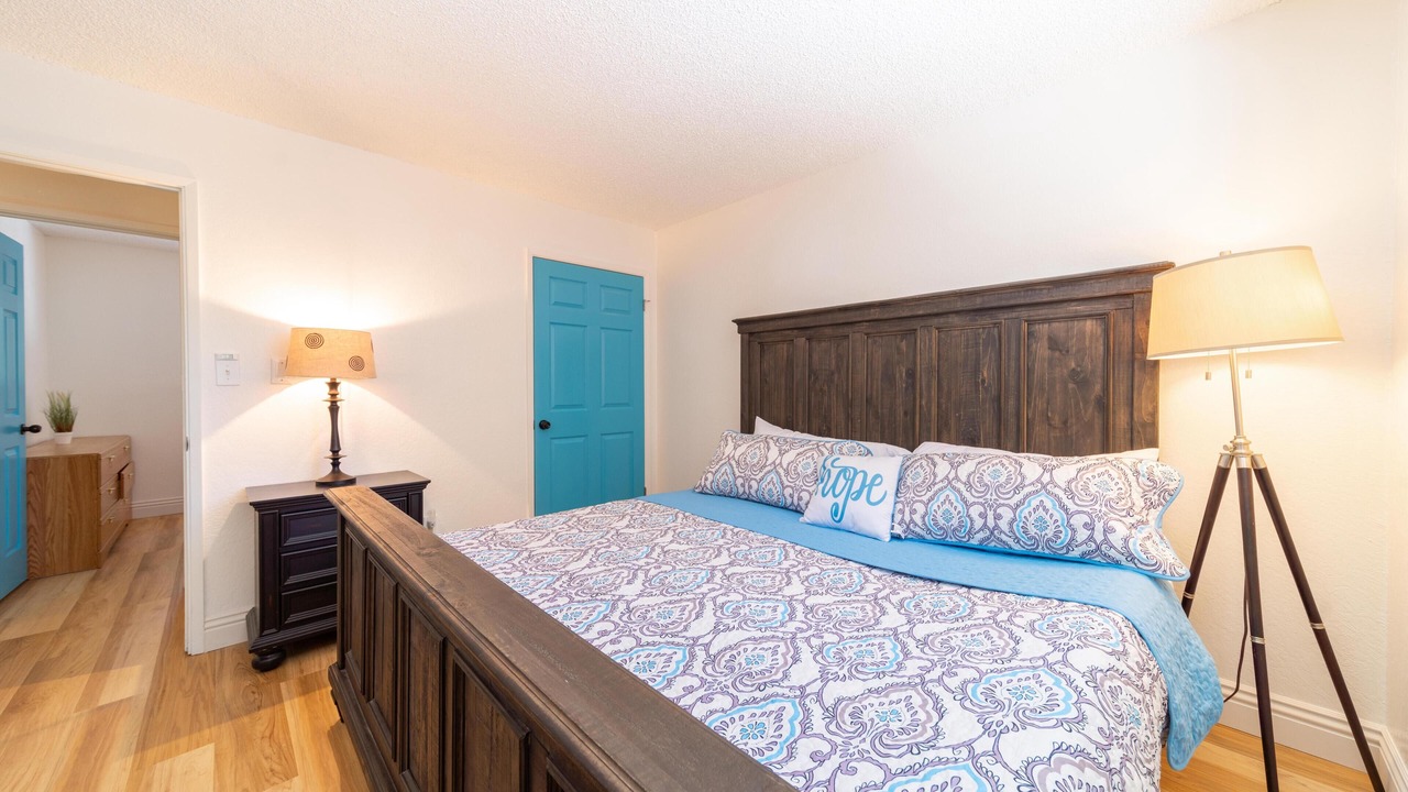 Photo of Bedroom in Country Club Estates